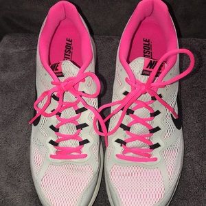 Women’s size 12 Nike Dual Fusion Run 3